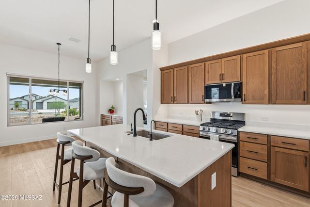 1774 E Wintergreen Drive, Green Valley, AZ 85614