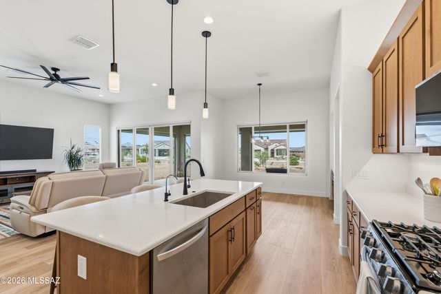 1774 E Wintergreen Drive, Green Valley, AZ 85614