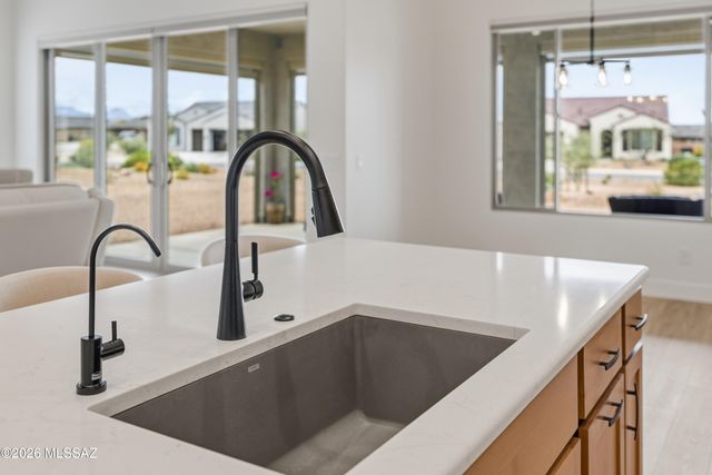 1774 E Wintergreen Drive, Green Valley, AZ 85614