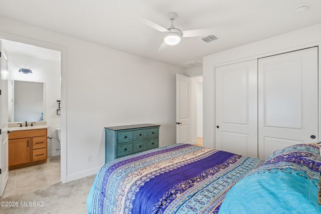 1774 E Wintergreen Drive, Green Valley, AZ 85614