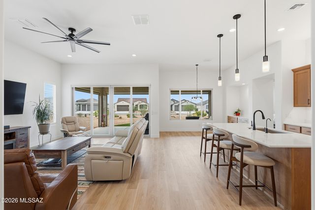 1774 E Wintergreen Drive, Green Valley, AZ 85614