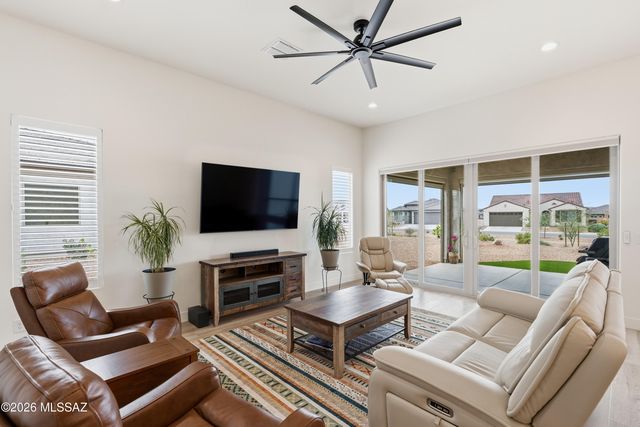 1774 E Wintergreen Drive, Green Valley, AZ 85614