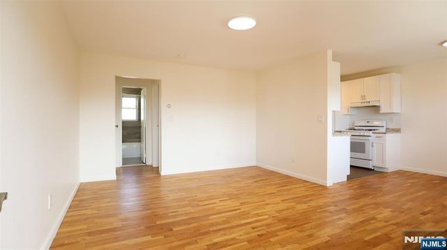 87 W Central Boulevard 7, Palisades Park, NJ 07650