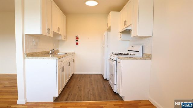 87 W Central Boulevard 7, Palisades Park, NJ 07650