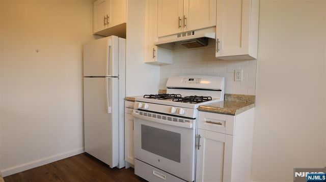 87 W Central Boulevard 7, Palisades Park, NJ 07650