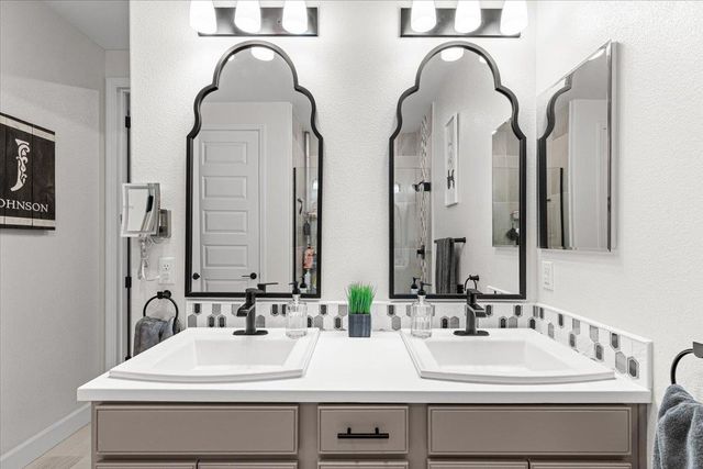 2897 Margot Ln, Turlock, CA 95382