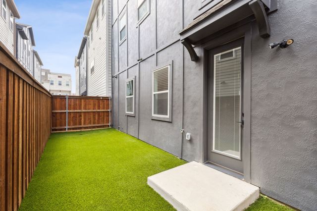 2526 Carmelita Street, Dallas, TX 75212