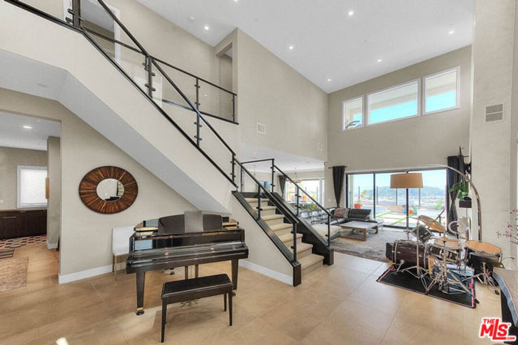 20558 W Overlook Court, Porter Ranch (los Angeles), CA 91326