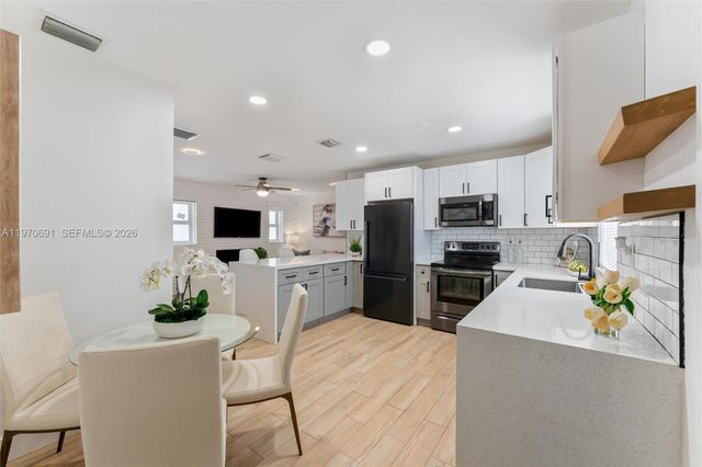 6161 NE 7th Ave ., Oakland Park, FL 33334