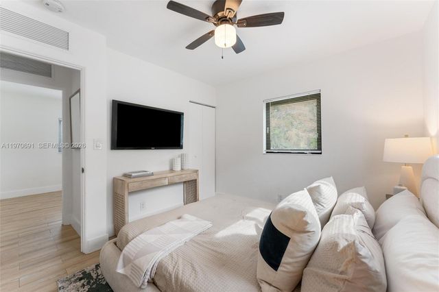 6161 NE 7th Ave ., Oakland Park, FL 33334