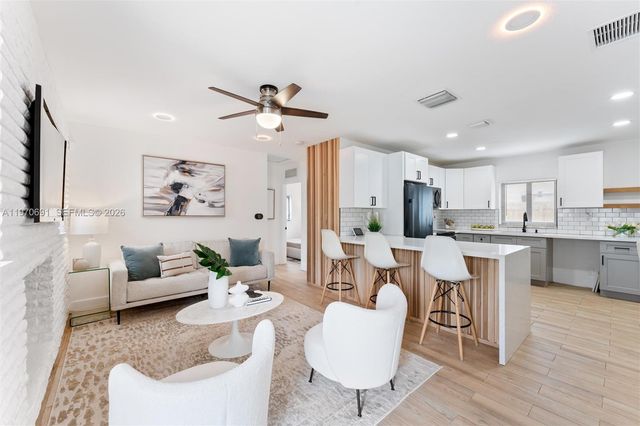 6161 NE 7th Ave ., Oakland Park, FL 33334