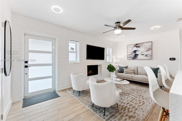 6161 NE 7th Ave ., Oakland Park, FL 33334