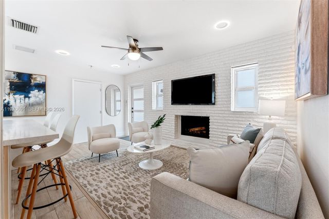 6161 NE 7th Ave ., Oakland Park, FL 33334