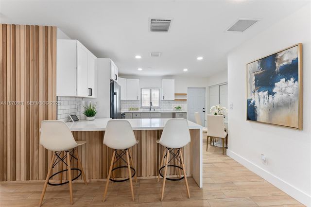 6161 NE 7th Ave ., Oakland Park, FL 33334