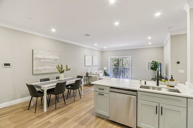 10100 S Willow St Unit 214, Manchester, NH 03103