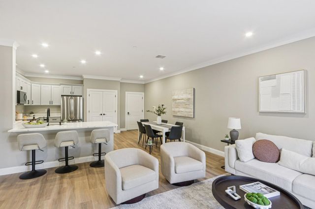 10100 S Willow St Unit 214, Manchester, NH 03103