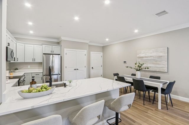 10100 S Willow St Unit 214, Manchester, NH 03103