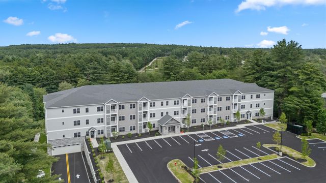 10100 S Willow St Unit 214, Manchester, NH 03103