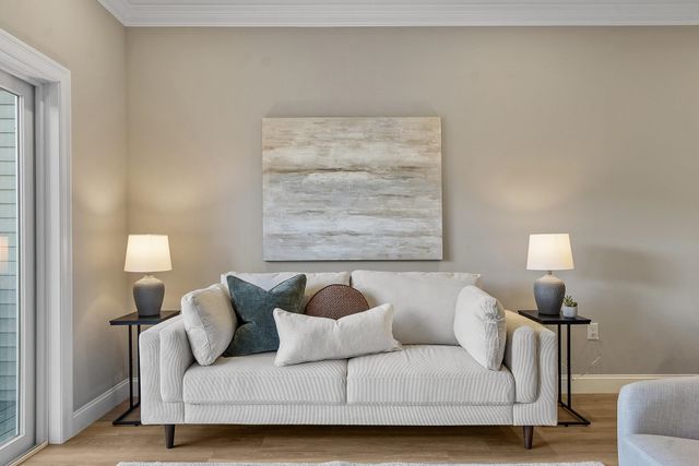 10100 S Willow St Unit 214, Manchester, NH 03103