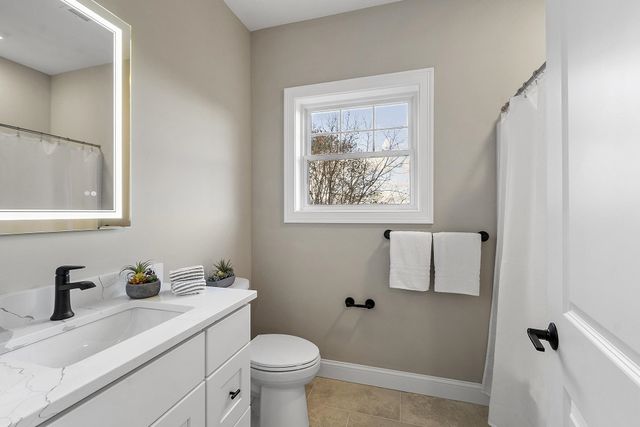 10100 S Willow St Unit 214, Manchester, NH 03103