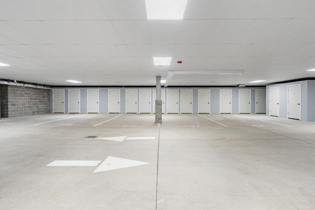 10100 S Willow St Unit 214, Manchester, NH 03103