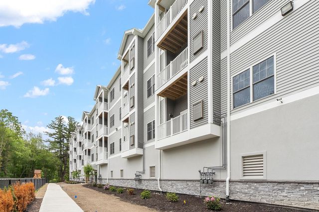 10100 S Willow St Unit 214, Manchester, NH 03103