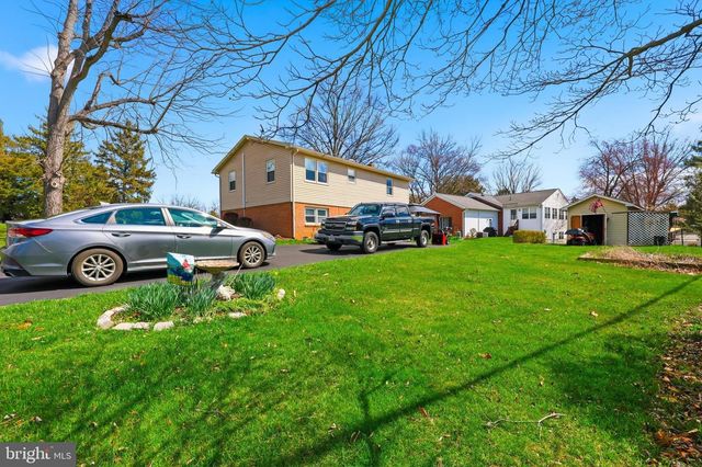 530 TUSCAWILLA DR, Charles Town, WV 25414