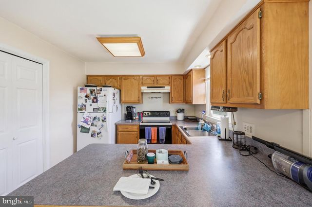 530 TUSCAWILLA DR, Charles Town, WV 25414
