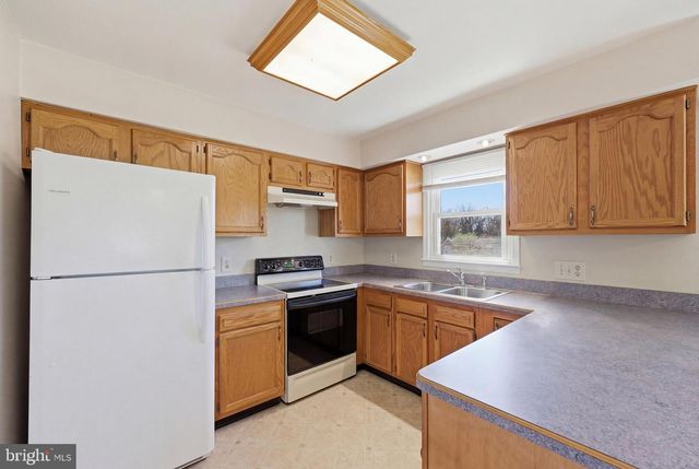 530 TUSCAWILLA DR, Charles Town, WV 25414