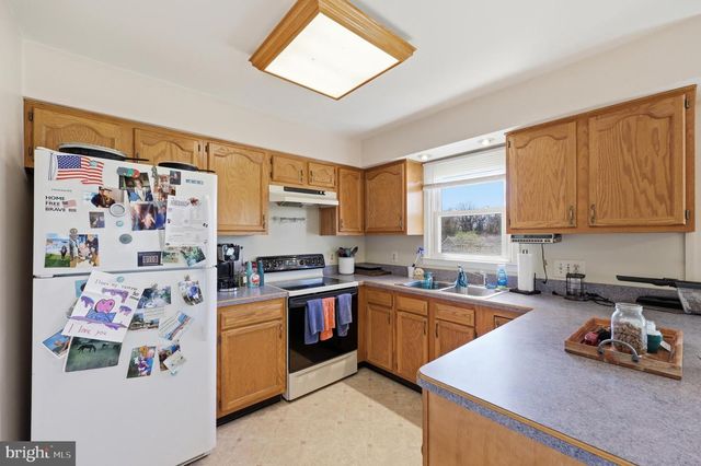 530 TUSCAWILLA DR, Charles Town, WV 25414