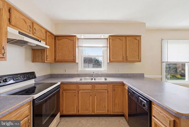 530 TUSCAWILLA DR, Charles Town, WV 25414