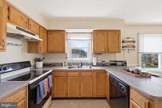 530 TUSCAWILLA DR, Charles Town, WV 25414