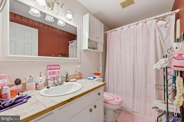 530 TUSCAWILLA DR, Charles Town, WV 25414
