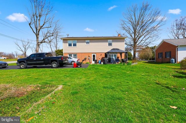 530 TUSCAWILLA DR, Charles Town, WV 25414