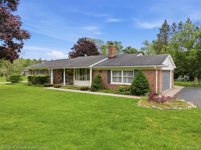 436 Broadleaf Drive, Oakland Charter Township, MI 48306