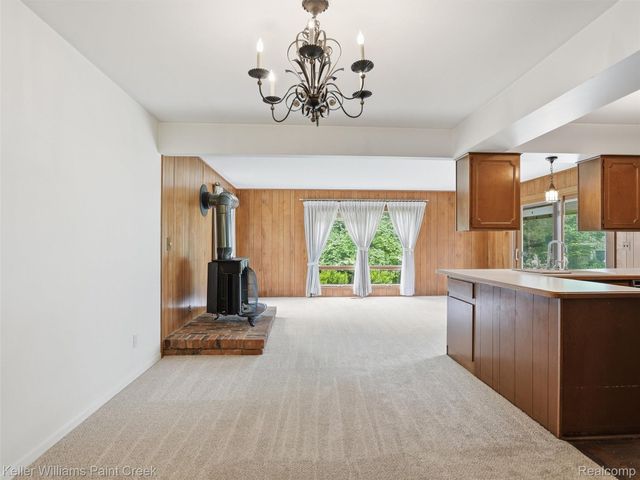 436 Broadleaf Drive, Oakland Charter Township, MI 48306