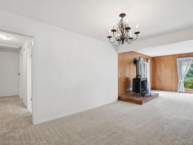 436 Broadleaf Drive, Oakland Charter Township, MI 48306
