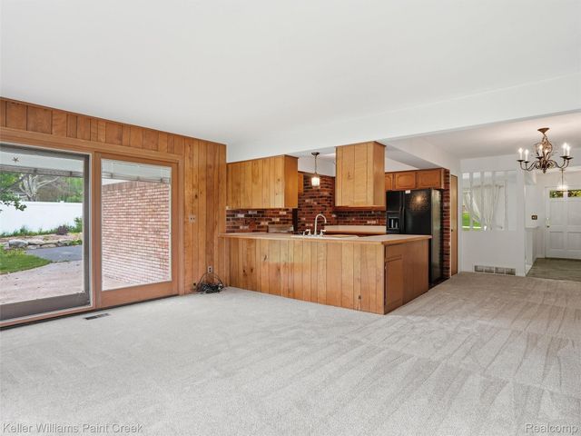 436 Broadleaf Drive, Oakland Charter Township, MI 48306