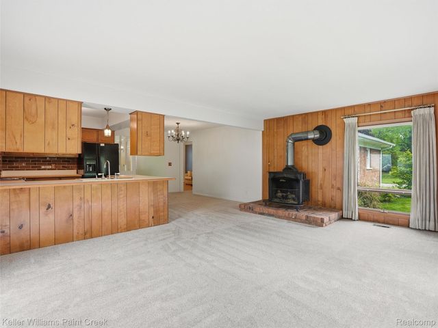 436 Broadleaf Drive, Oakland Charter Township, MI 48306