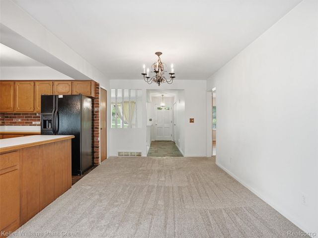 436 Broadleaf Drive, Oakland Charter Township, MI 48306