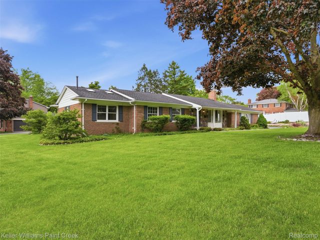 436 Broadleaf Drive, Oakland Charter Township, MI 48306