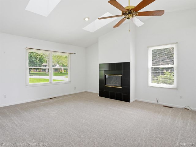 436 Broadleaf Drive, Oakland Charter Township, MI 48306