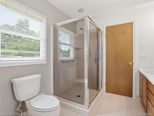436 Broadleaf Drive, Oakland Charter Township, MI 48306