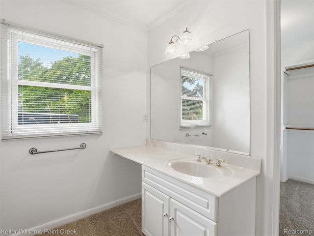 436 Broadleaf Drive, Oakland Charter Township, MI 48306