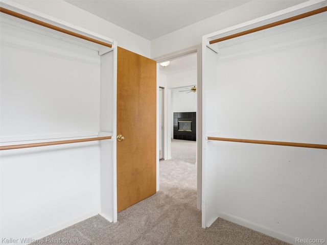 436 Broadleaf Drive, Oakland Charter Township, MI 48306
