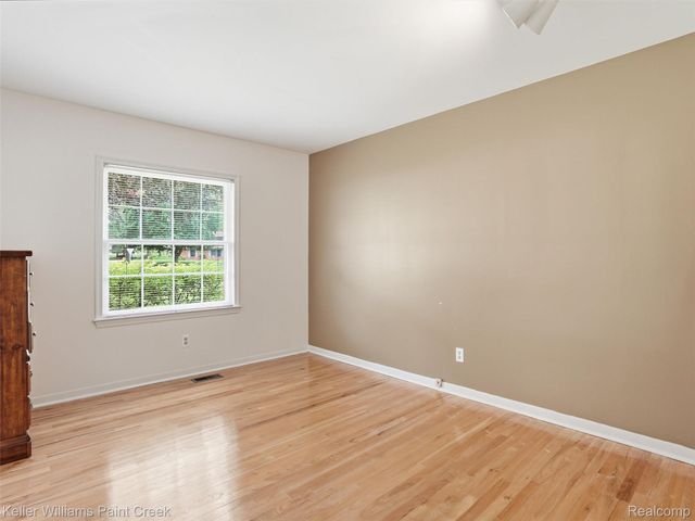 436 Broadleaf Drive, Oakland Charter Township, MI 48306