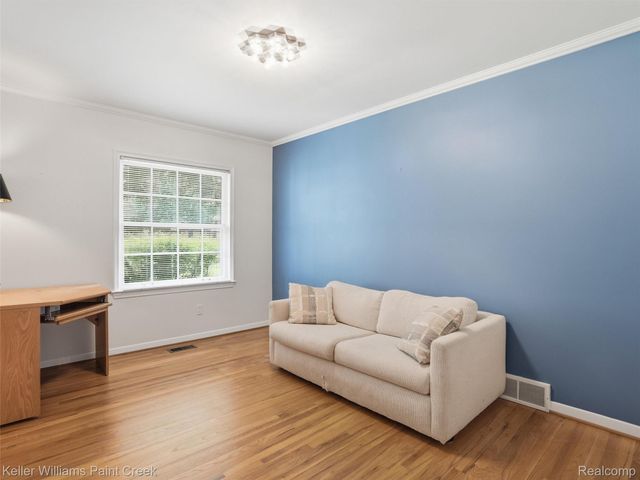 436 Broadleaf Drive, Oakland Charter Township, MI 48306