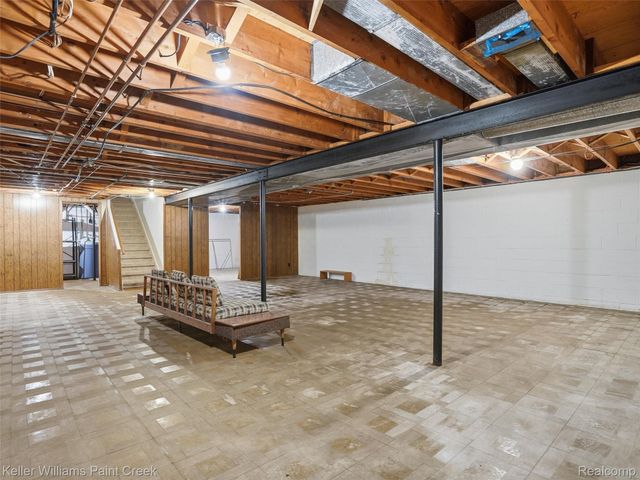 436 Broadleaf Drive, Oakland Charter Township, MI 48306