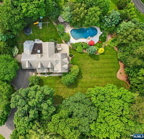 58 Powell Road, Allendale, NJ 07401