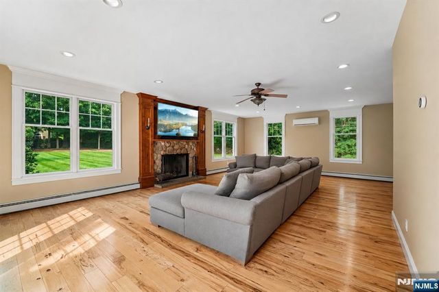 58 Powell Road, Allendale, NJ 07401